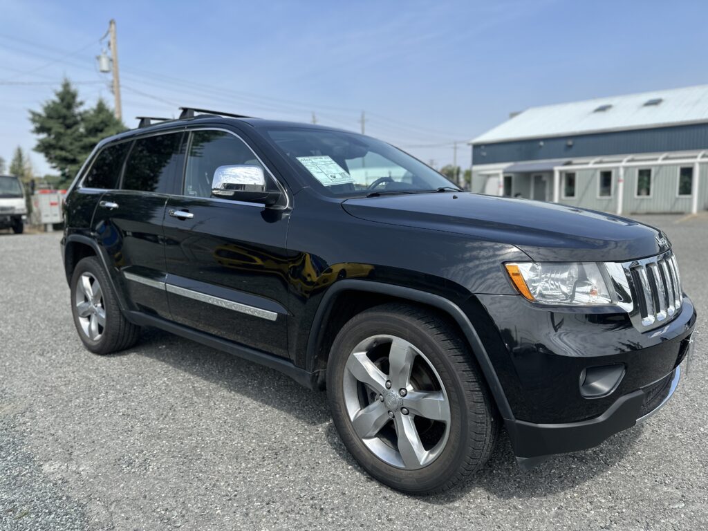 2011 JEEP Grand Cherokee Limited Sport Utility Vehicle (SUV)