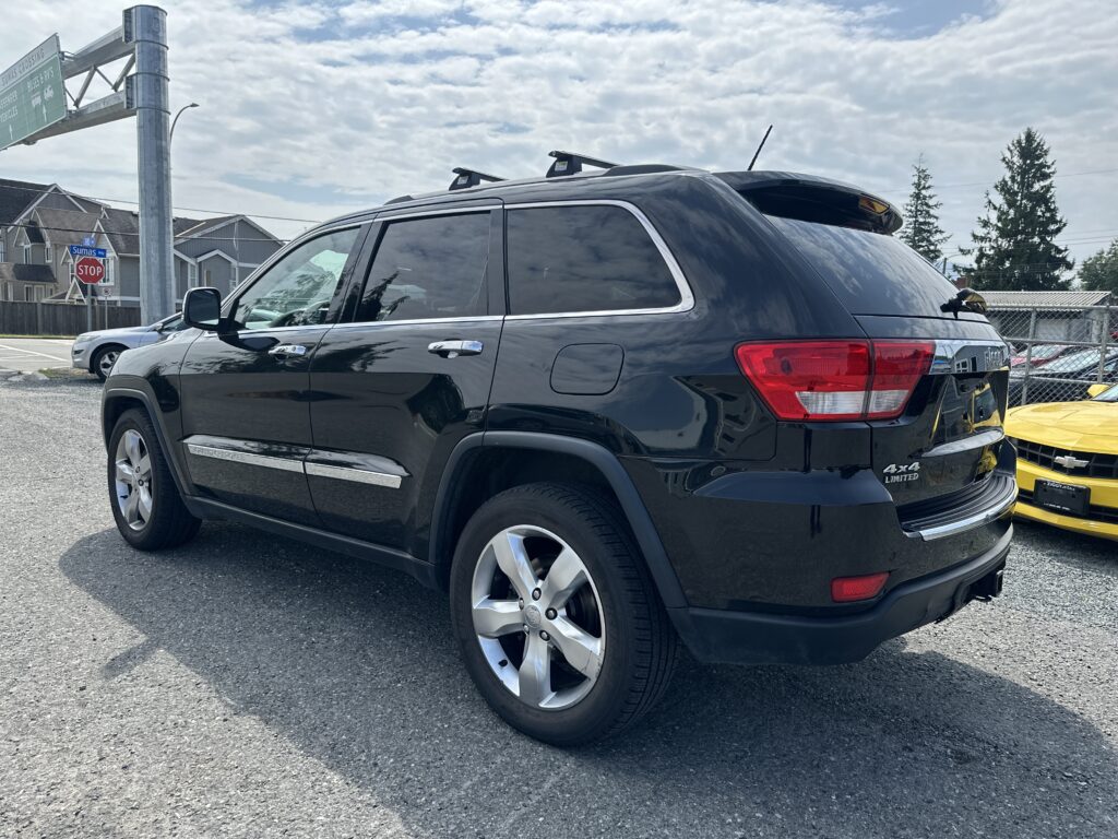 2011 JEEP Grand Cherokee Limited Sport Utility Vehicle (SUV)