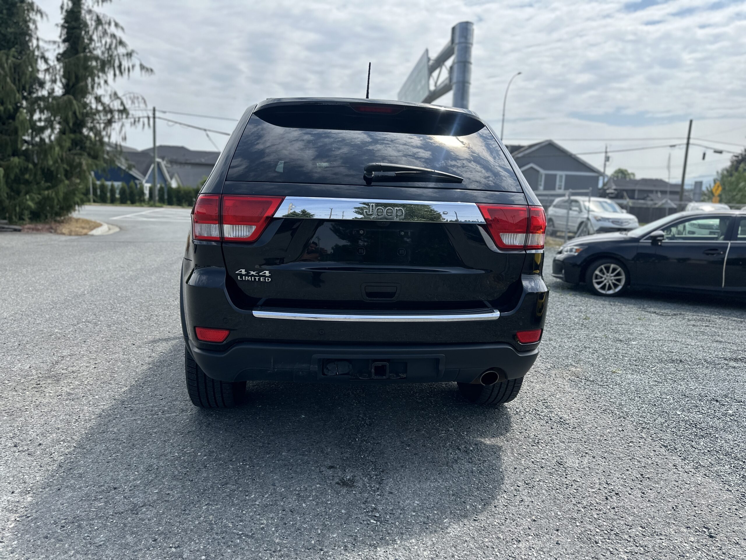 2011 JEEP Grand Cherokee Limited Sport Utility Vehicle (SUV)