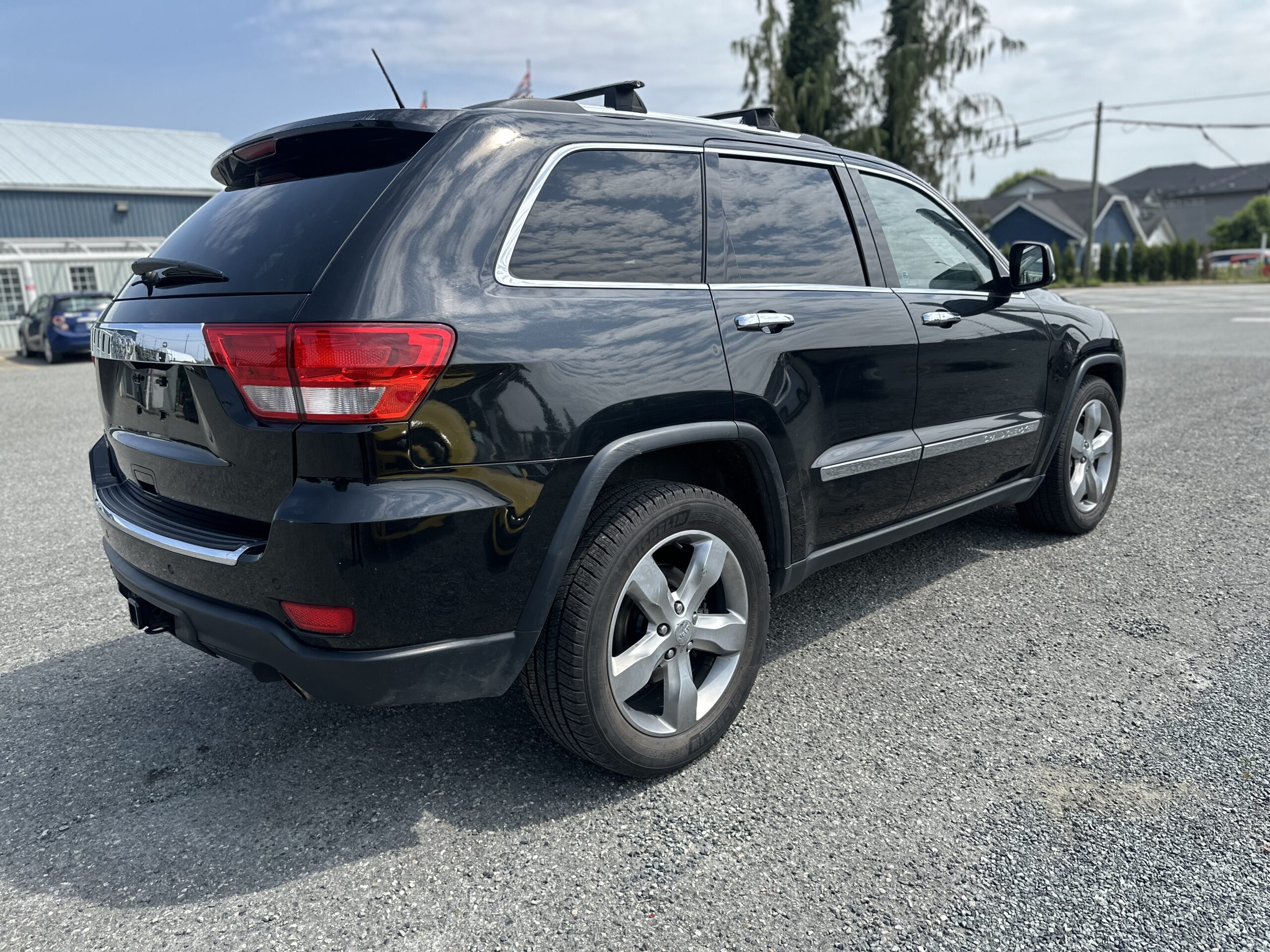 2011 JEEP Grand Cherokee Limited Sport Utility Vehicle (SUV)