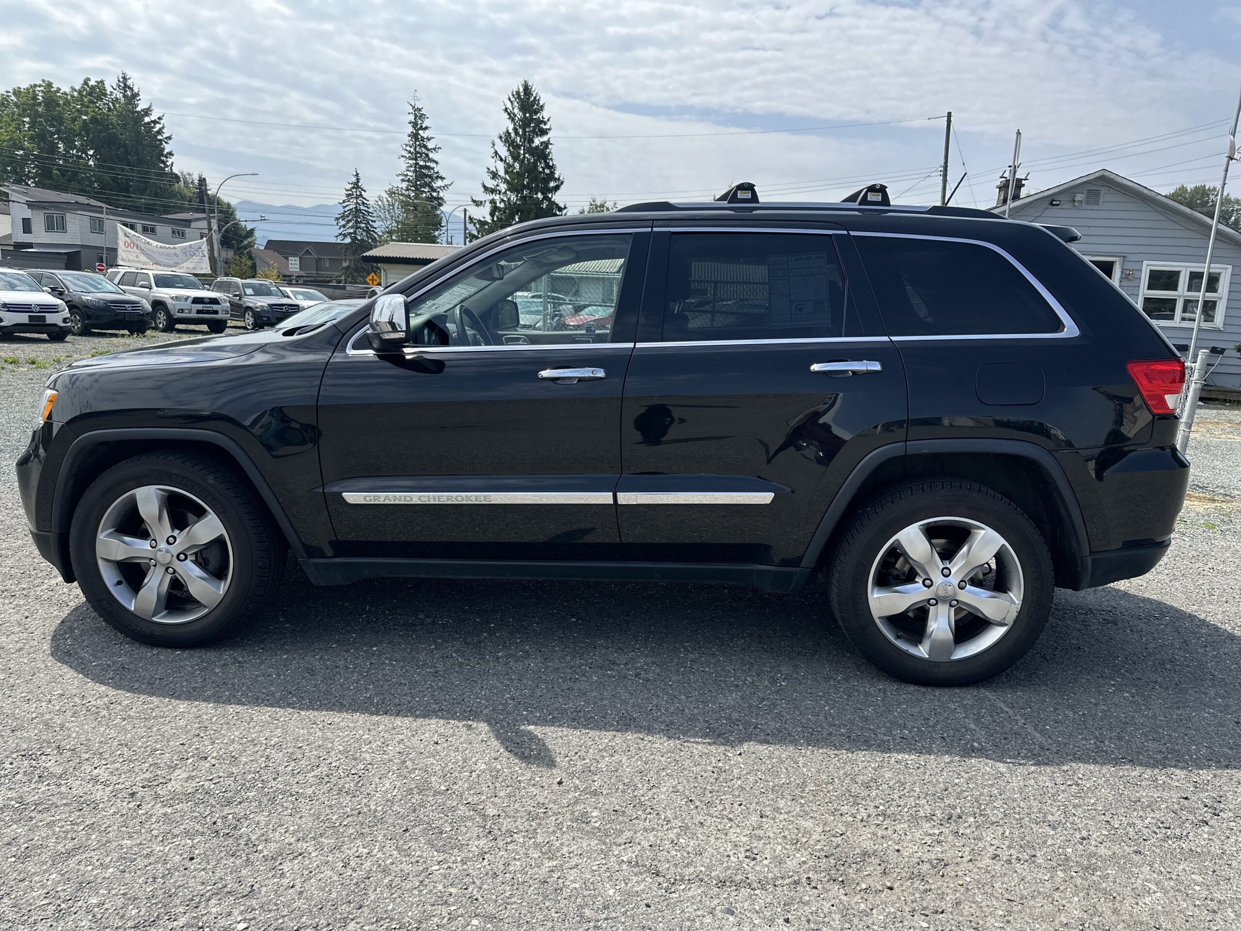 2011 JEEP Grand Cherokee Limited Sport Utility Vehicle (SUV)