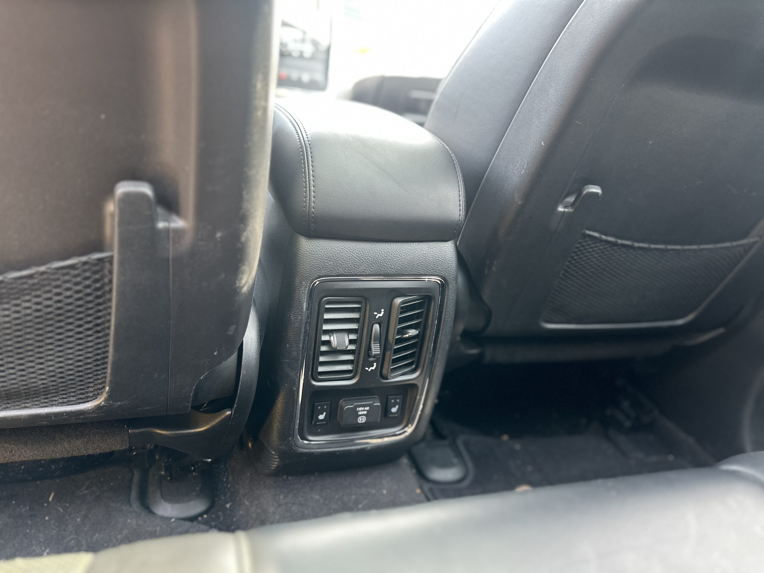 2011 JEEP Grand Cherokee Limited Sport Utility Vehicle (SUV)