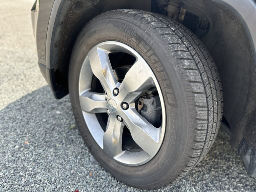 2011 JEEP Grand Cherokee Limited Sport Utility Vehicle (SUV)