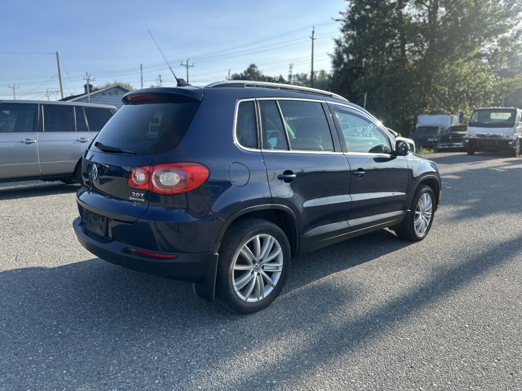 2011 VOLKSWAGEN Tiguan 4-Motion Highline