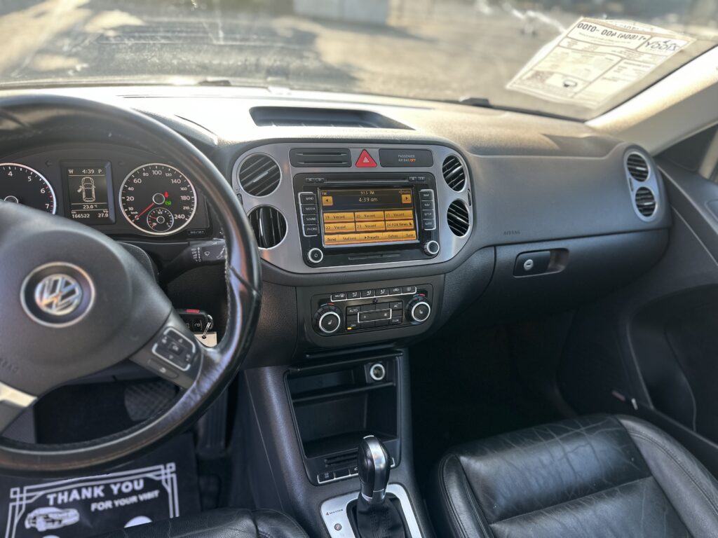 2011 VOLKSWAGEN Tiguan 4-Motion Highline