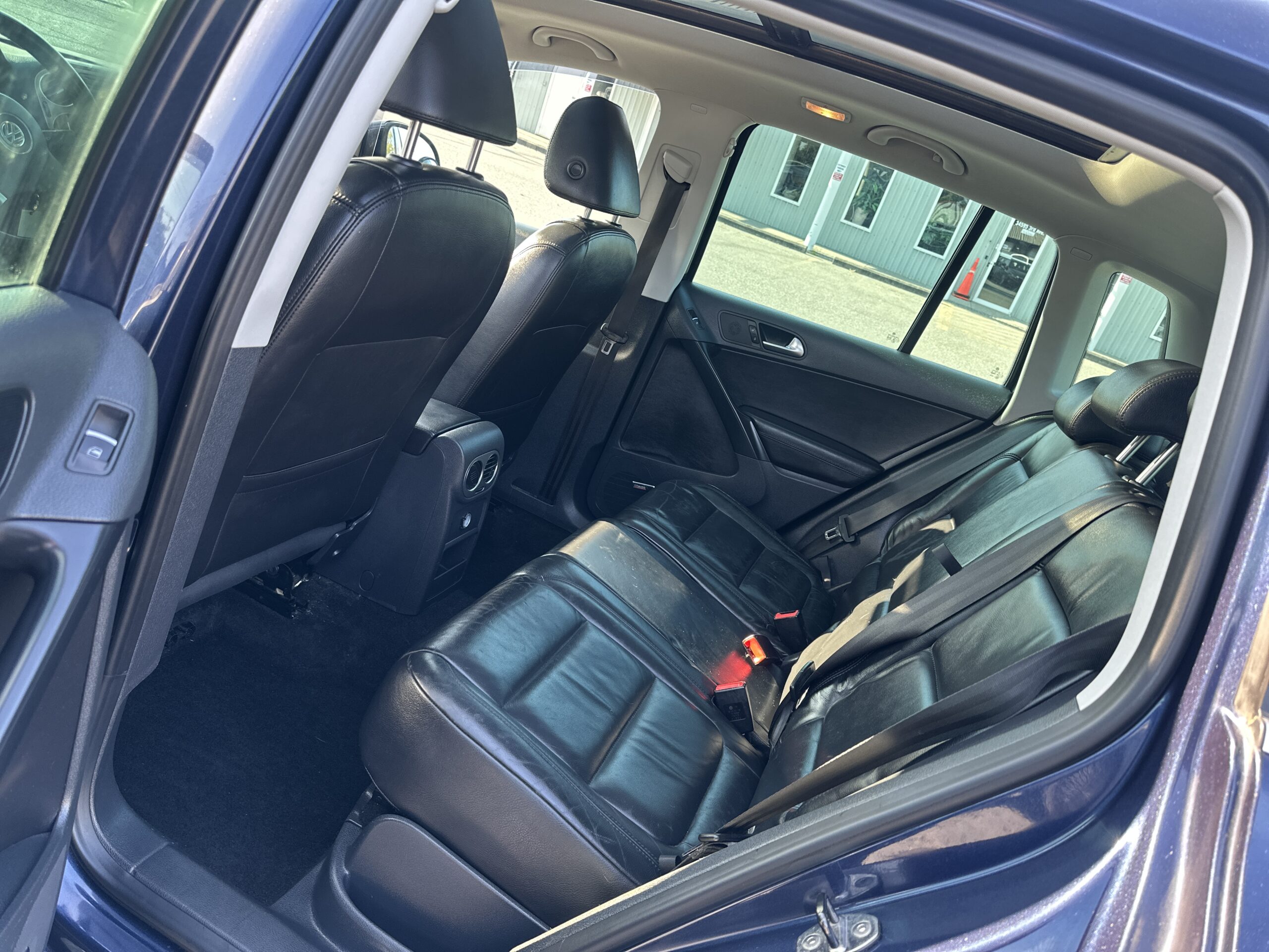 2011 VOLKSWAGEN Tiguan 4-Motion Highline