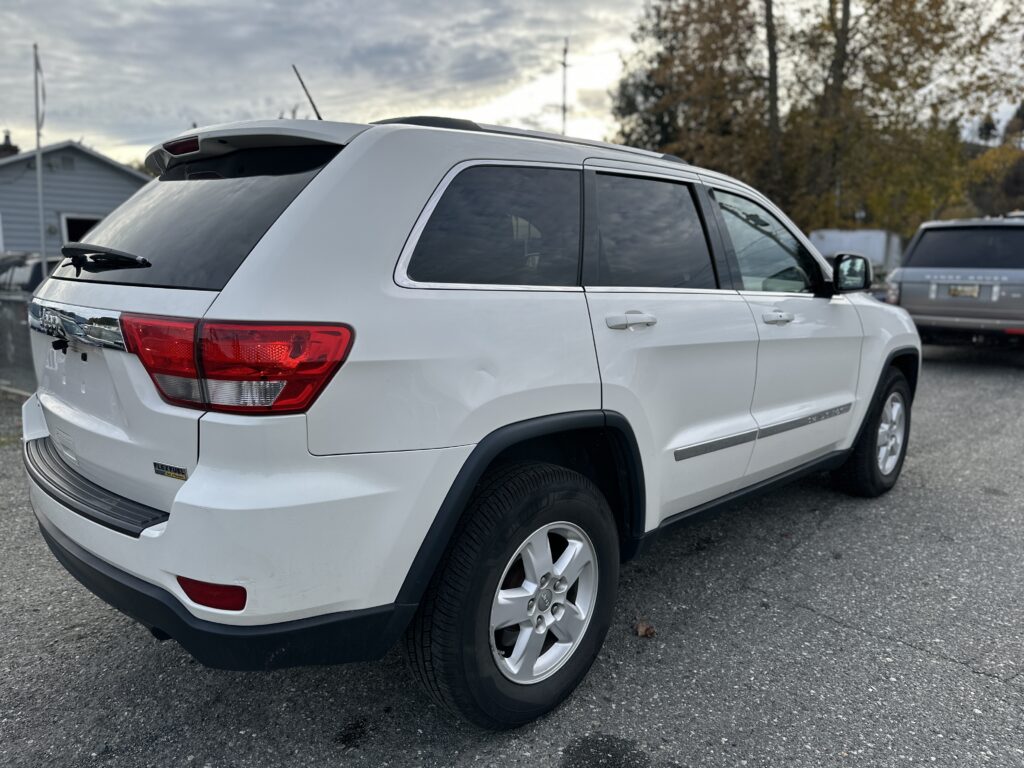 2012 JEEP Grand Cherokee Laredo Sport Utility Vehicle (SUV)