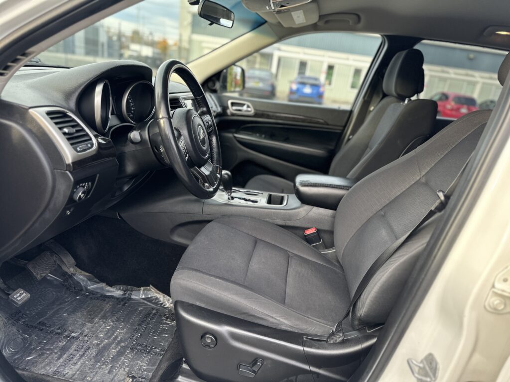 2012 JEEP Grand Cherokee Laredo Sport Utility Vehicle (SUV)